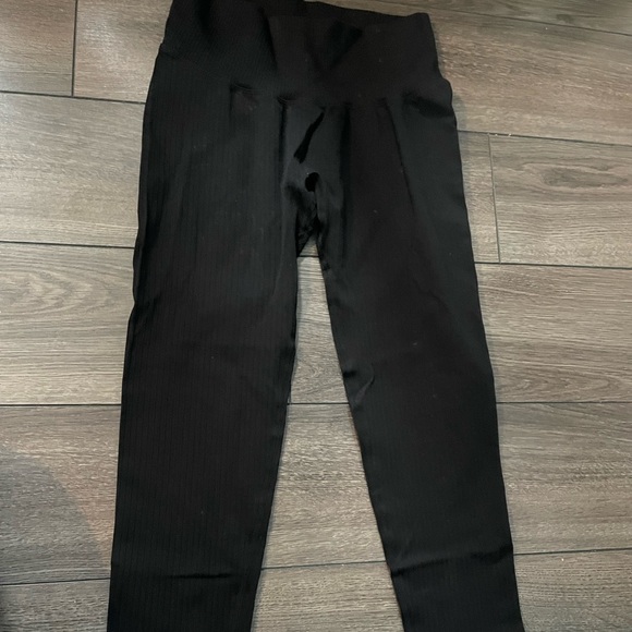 BLACK RIBBED SPORTS BRA AND LEGGING SET - Picture 3 of 3